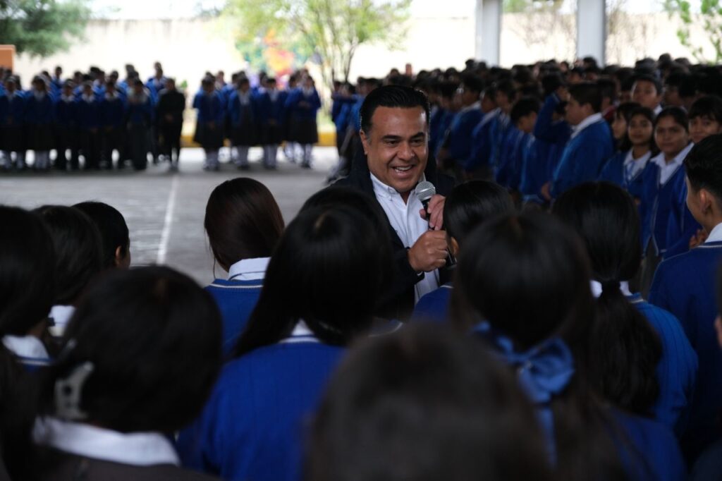 Luis Nava entrega obra y mobiliario educativo en Pedro Escobedo Luis Nava entrega obra y mobiliario educativo en Pedro Escobedo