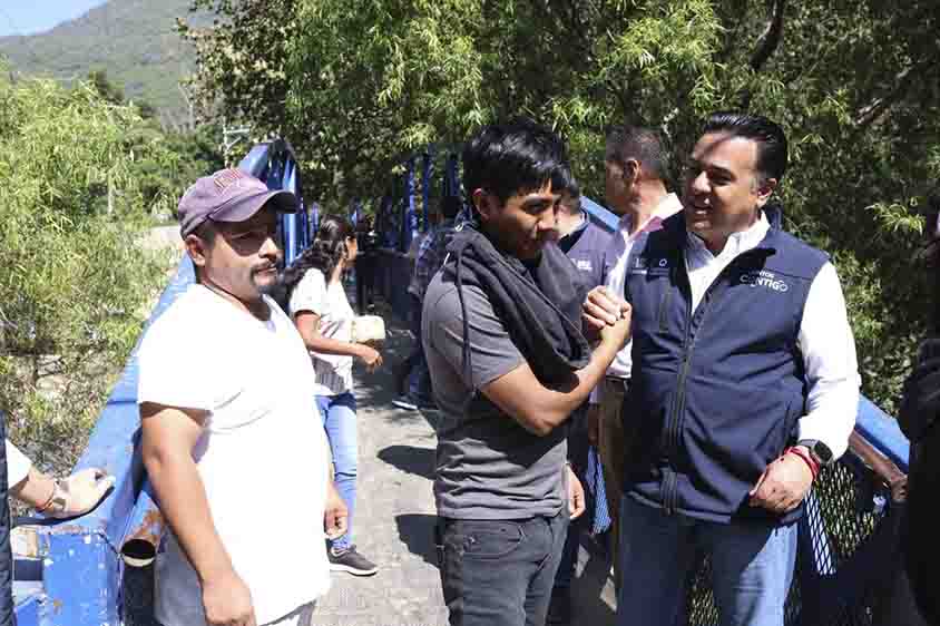 Supervisa Luis Nava supervisa entrega de enseres a afectados por lluvias en Pinal de Amoles