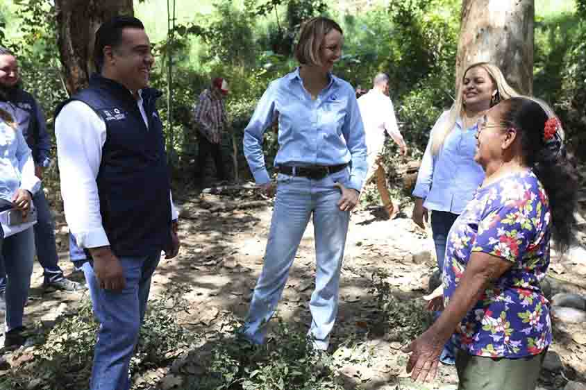 Supervisa Luis Nava supervisa entrega de enseres a afectados por lluvias en Pinal de Amoles