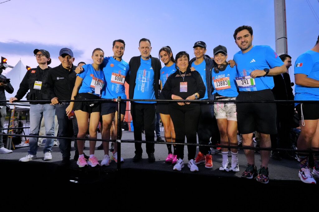 Asiste Felifer Macías a la decimoquinta edición del Querétaro Maratón
