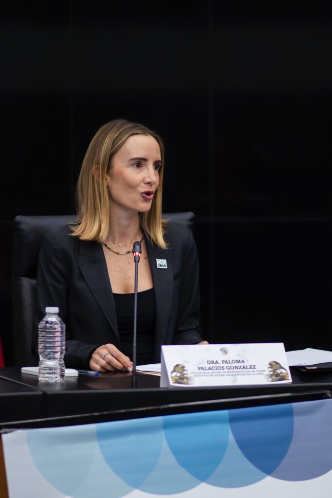 Roberto Cabrera entrega el “Distintivo al Mérito en Medicina 2025” a 15 médicas y médicos de San Juan del Río