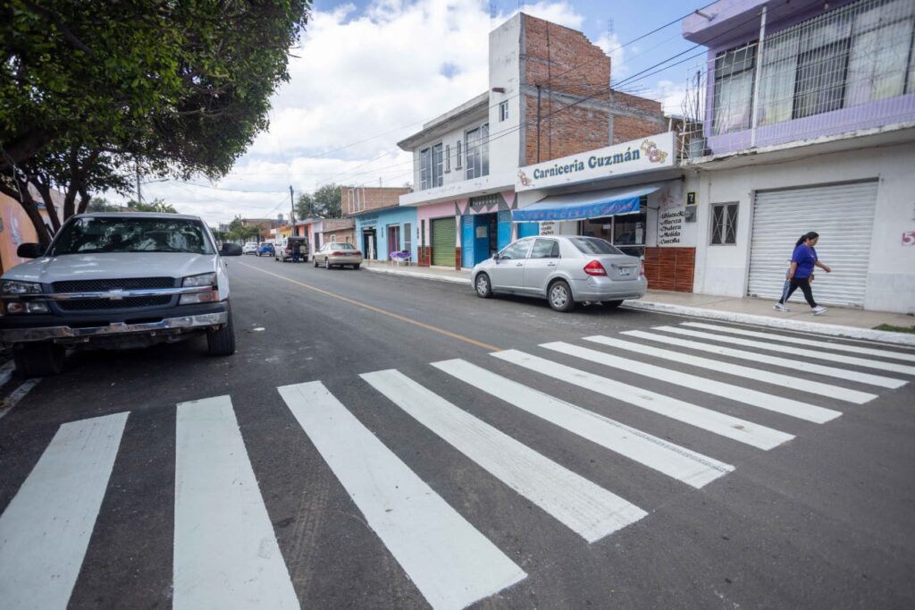 Como parte de su gira de trabajo en el municipio de San Juan del Río, el gobernador, Mauricio Kuri González, encabezó la entrega del mejoramiento de la calle Ignacio Zaragoza, en la localidad de San Pedro Ahuacatlán, proyecto que contó con una inversión de 6.2 millones de pesos para mejorar la calidad de vida y la movilidad de seis mil 651 habitantes de la zona.
