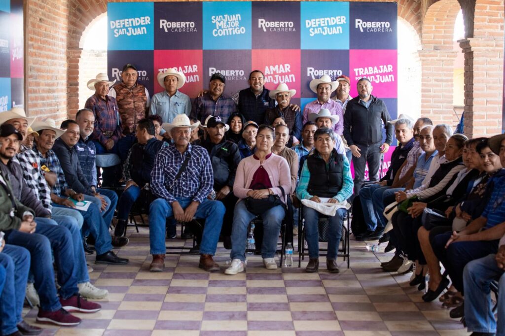 Más de 8 mil mujeres han sido atendidas a través de programas municipales: Roberto Cabrera