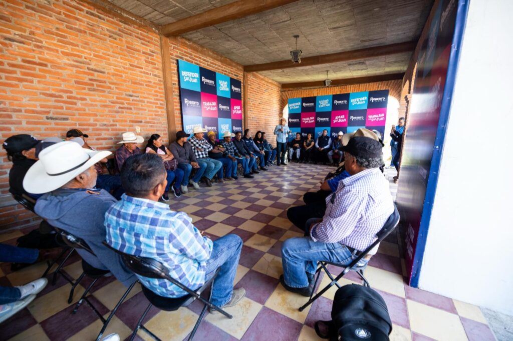 Más de 8 mil mujeres han sido atendidas a través de programas municipales: Roberto Cabrera