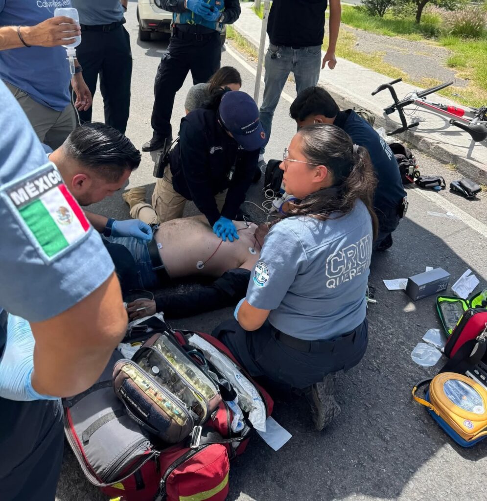 Rescate oportuno tras caída en bicicleta en Av. Constitución