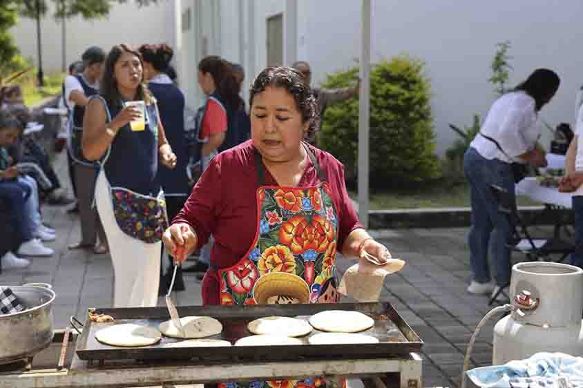 Inaugura Car Herrera el Mercadito de Emprendedoras 2025
