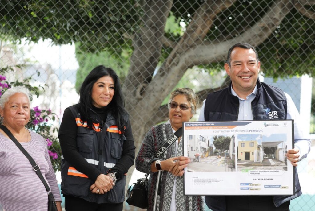 Entrega Roberto Cabrera techumbre en El Pedregoso