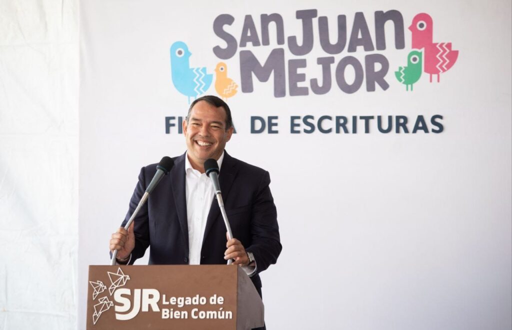 Roberto Cabrera encabeza la firma de más de 190 escrituras de cinco asentamientos sanjuanenses