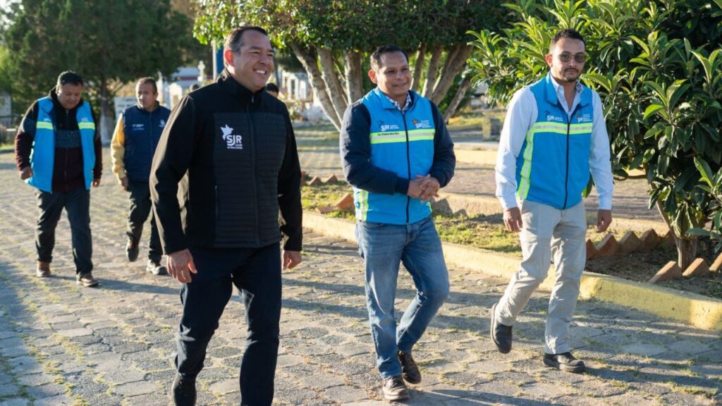 Roberto Cabrera supervisa labores de Servicios Públicos en Panteones Municipales