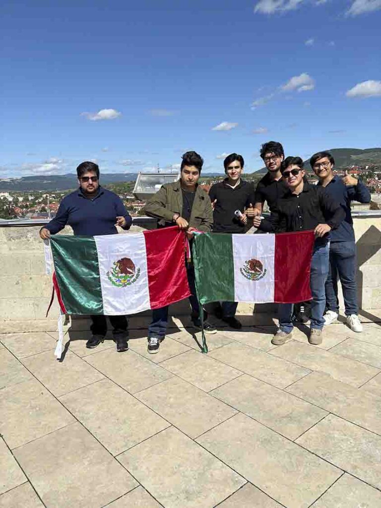 Estudiantes de la UPSRJ cursan un semestre en universidad de Hungría
