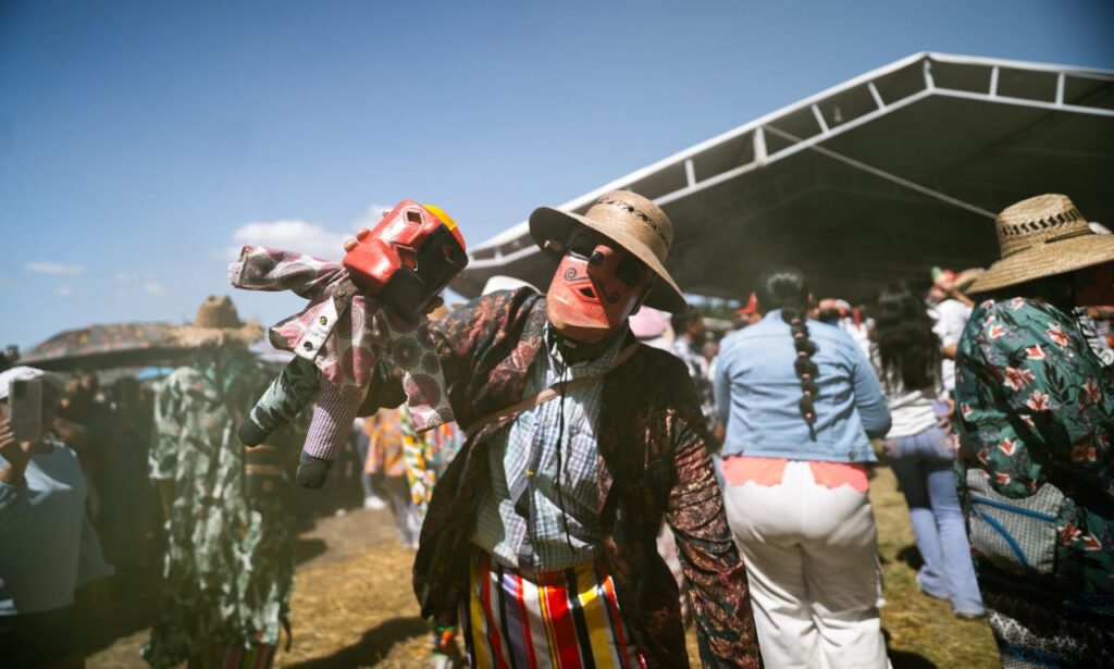 Realizan con éxito el “Segundo Festival de la Máscara de Palo, Danzas y Xhitases Únicos y Diferentes” en La Valla