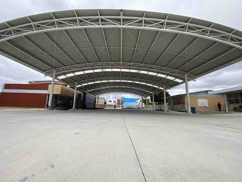 Entrega titular del IFEQ techumbre para primaria de Corregidora