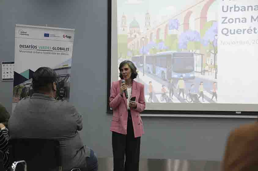 El director de la Agencia de Movilidad del Estado de Querétaro (AMEQ), Gerardo Cuanalo Santos, acudió a la presentación del Plan Integral de Movilidad Urbana Sostenible de la Zona Metropolitana de Querétaro (PIMUS - ZMQ), el cual forma parte del programa Desafíos Verdes Globales en México, impulsado por la Unión Europea para fomentar la creación de sistemas de movilidad integrados, eficientes, resilientes, seguros y limpios, que promuevan la intermodalidad y la transición a modos de transporte eléctricos o cero emisiones.