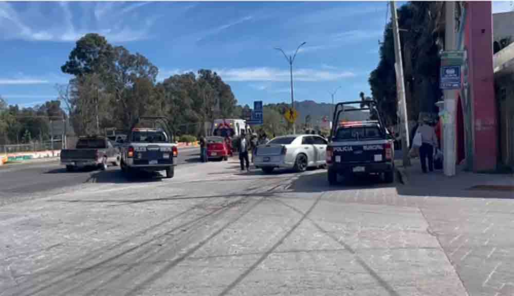 Accidente en Cadereyta deja tres vehículos dañados y reaviva reclamos por un semáforo urgente