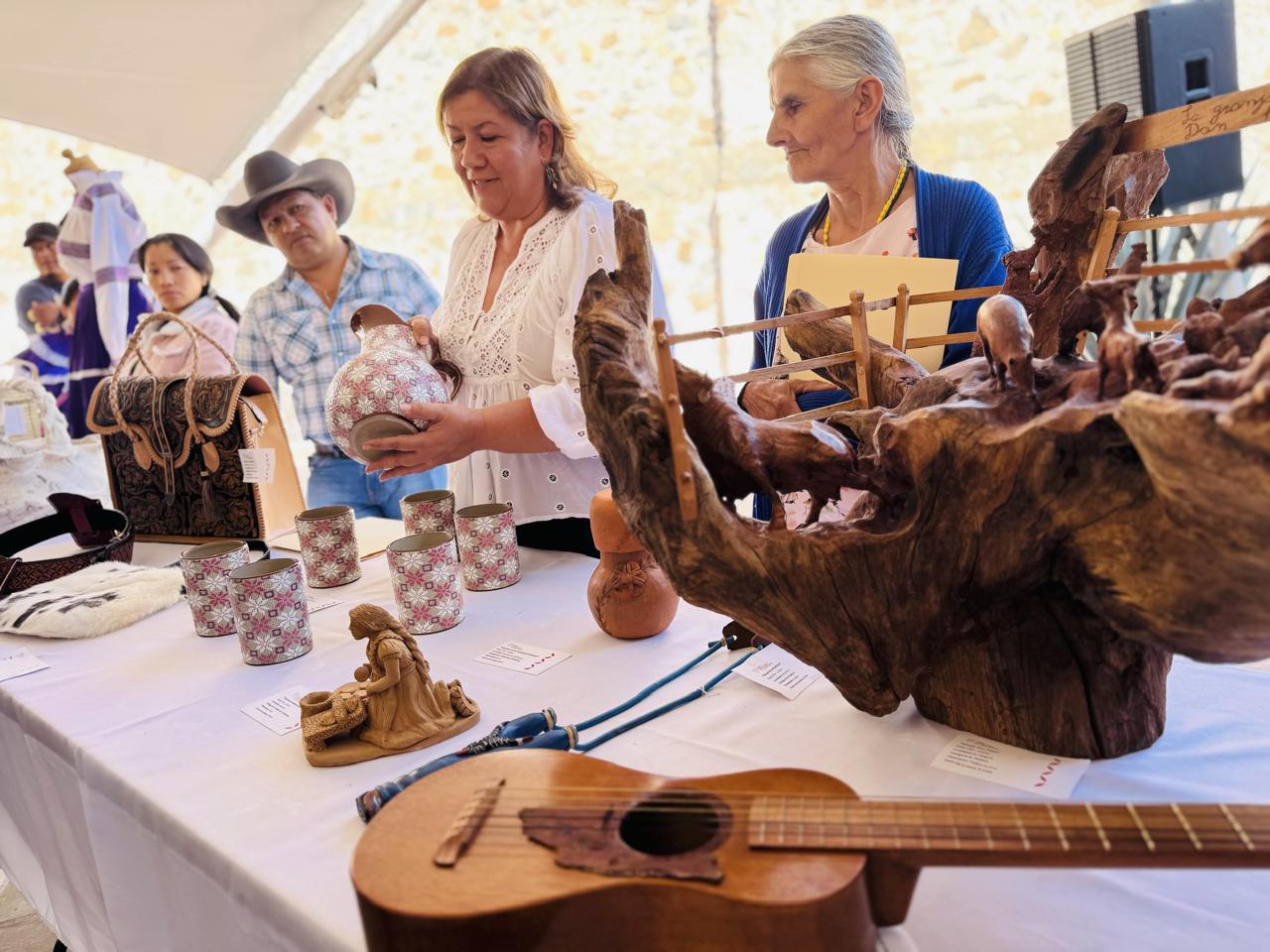 Entregan titulares de Cultura y Turismo los premios del Concurso Estatal de Artesanías 2025