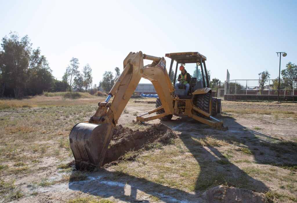 Roberto Cabrera inicia construcción de dos aulas inclusivas