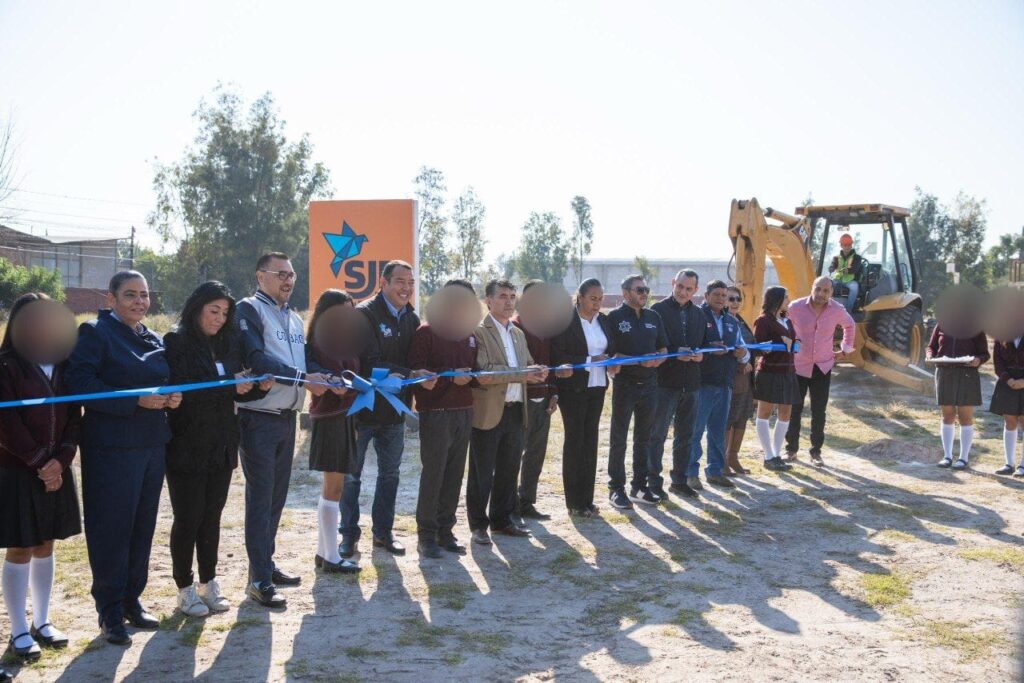 Roberto Cabrera inicia construcción de dos aulas inclusivas