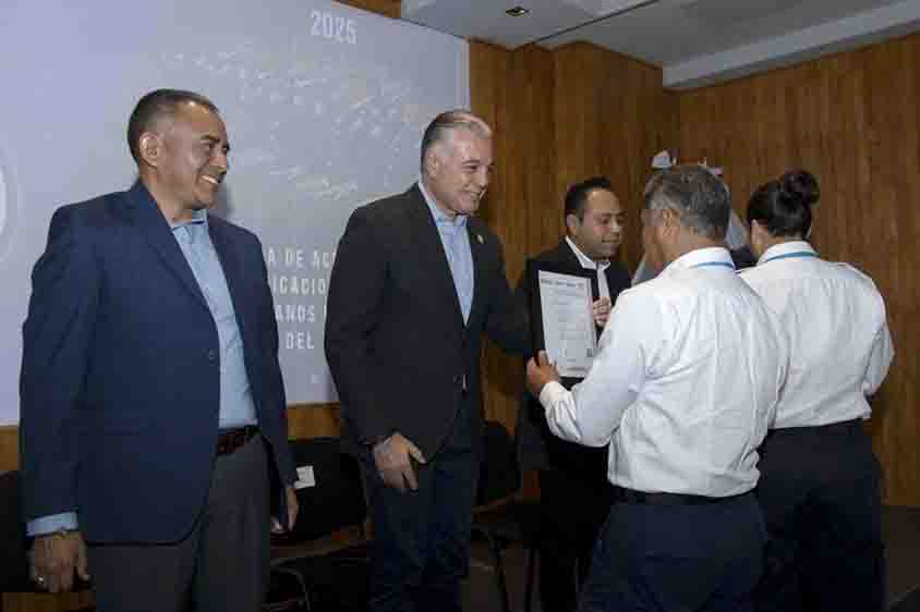 CECAFIS entrega acreditaciones y certificaciones a policías e instructores