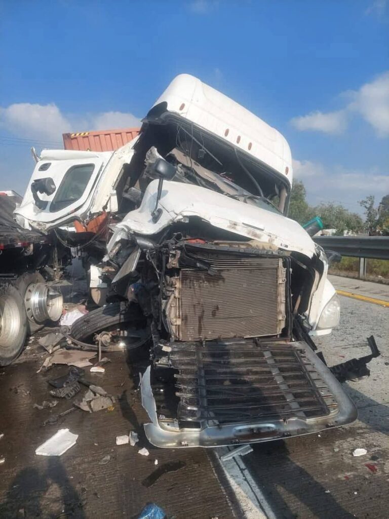 Choque múltiple paraliza la autopista México–Querétaro a la altura del kilómetro 83