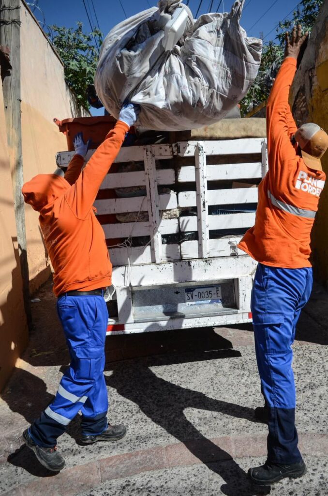 Llama Felifer Macías a mantener una ciudad limpia y en orden