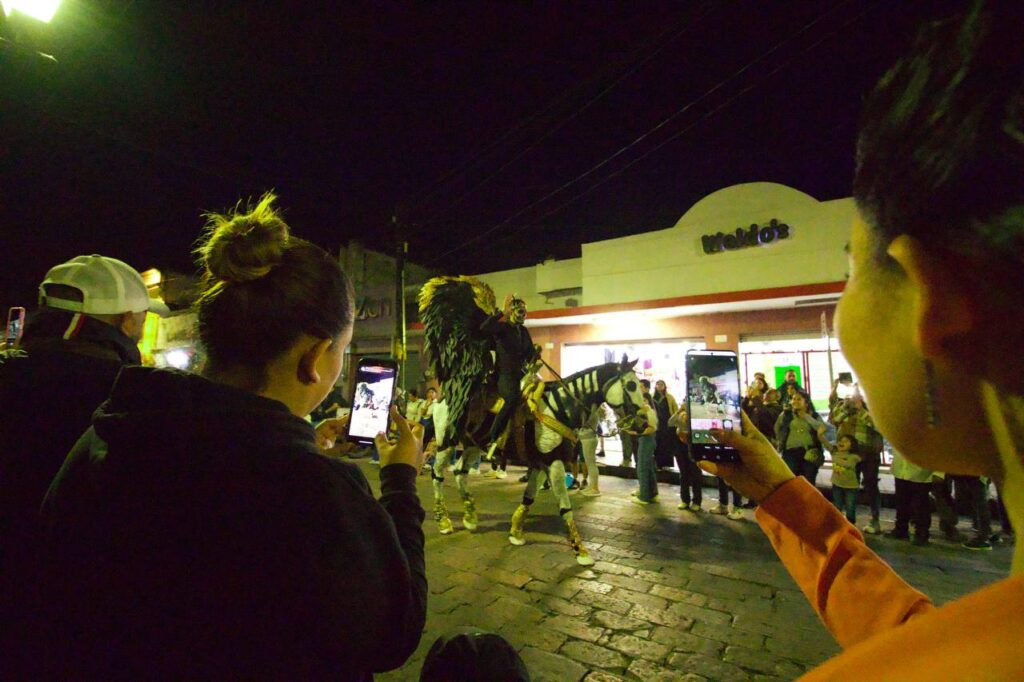 Realizan el primer “Desfile y Concurso Ecuestre de los Muertos” en San Juan del Río