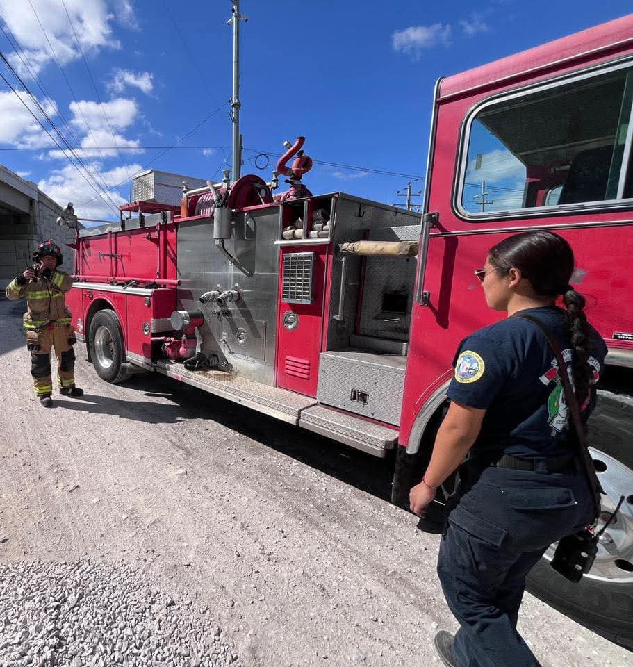 Bomberos rescatan a un perro que cayó a una laguna en Ezequiel Montes