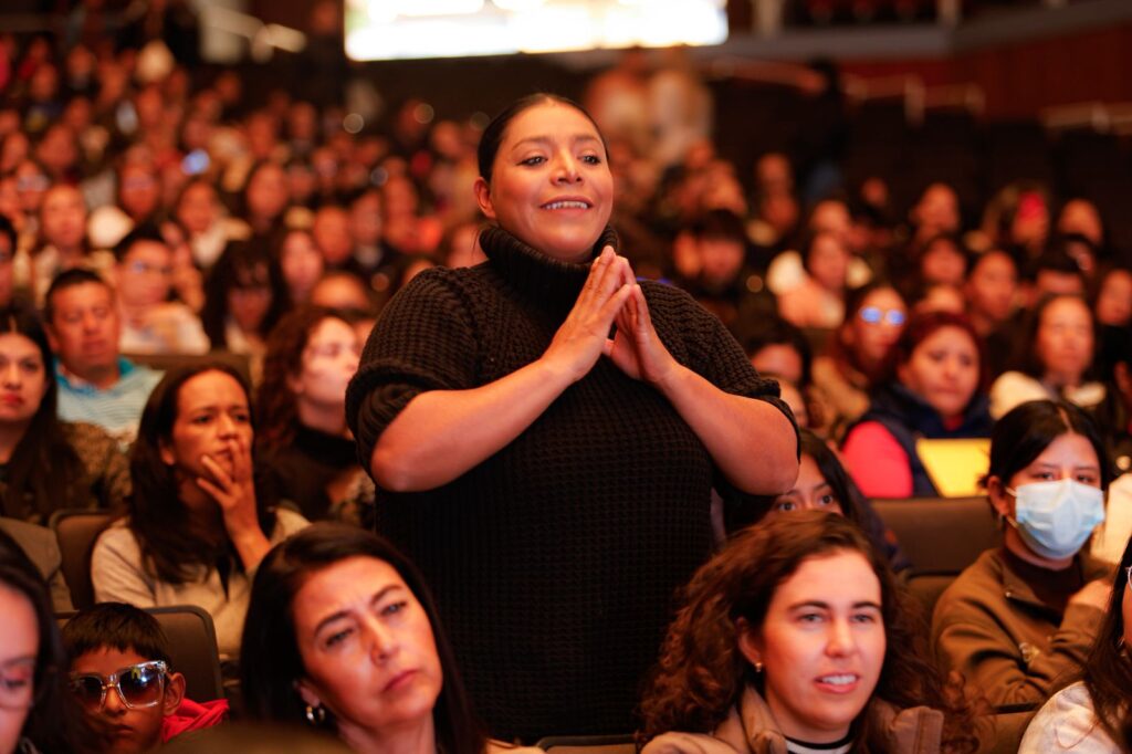 Asiste Felifer Macías al evento formativo “Autismo, Rompiendo Paradigmas”
