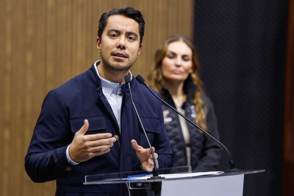 Invita Felifer Macías a disfrutar el Festival de la Alegría Querétaro Contigo 2025