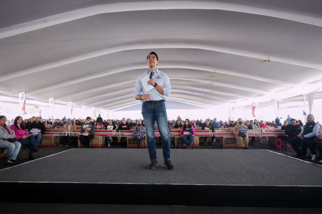 Entrega Felifer Macías calentadores solares del programa “Tu Vivienda en Acción”