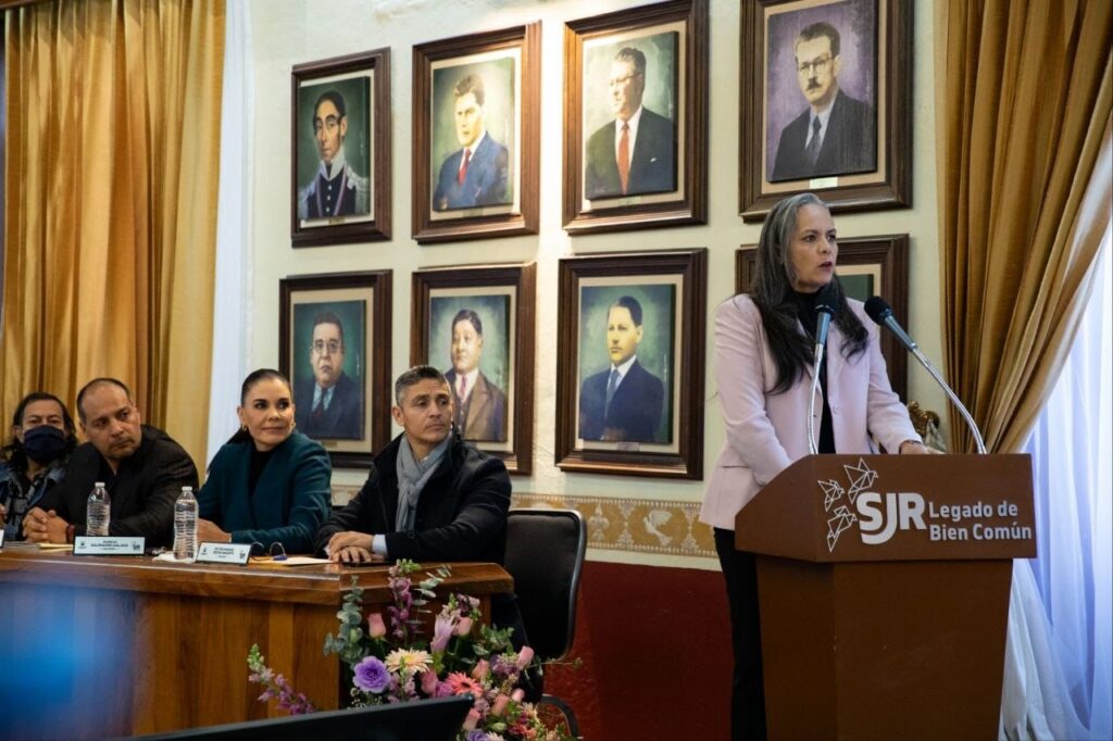 Ayuntamiento de San Juan del Río entrega reconocimiento público a Grupo Reto