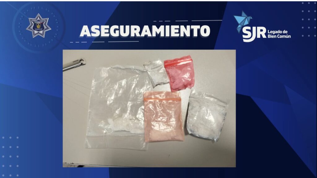 Detienen a pareja en Guadalupe de las Peñas con moto robada y dosis de droga