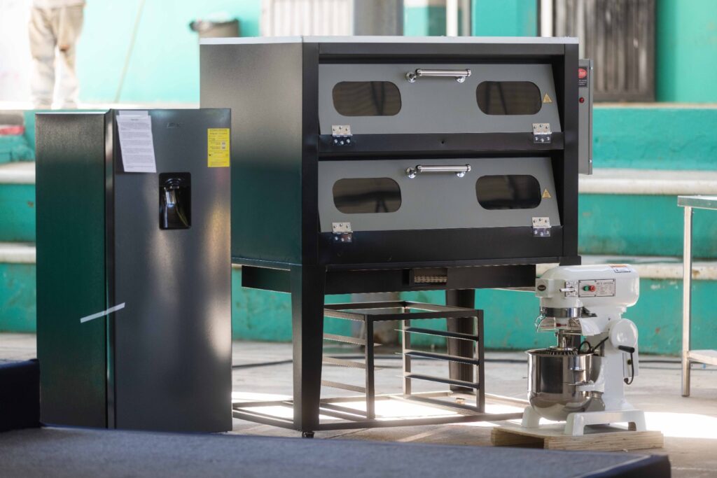 Entrega Gobernador equipamiento para el autoempleo en Jalpan