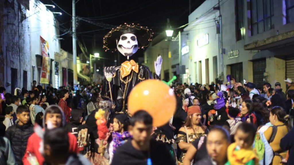 Realizan la Marcha de los Muertos 2025 y Concurso de Disfraces en San Juan del Río