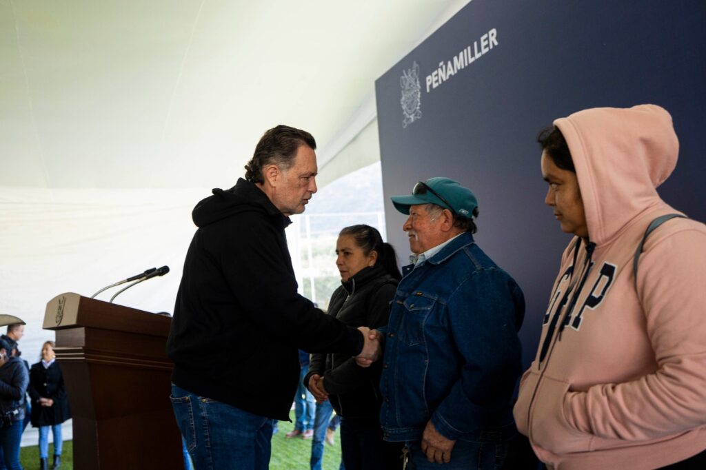 Fortalece Gobernador el campo queretano con entrega de apoyos en Peñamiller