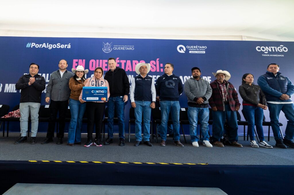 Fortalece Gobernador el campo queretano con entrega de apoyos en Peñamiller