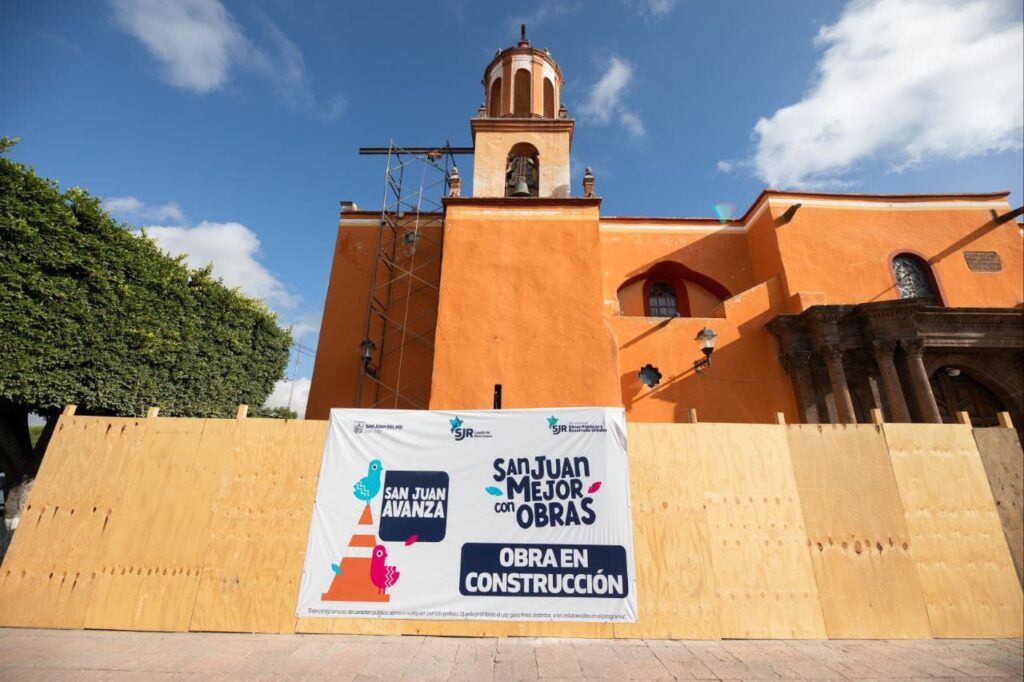 Roberto Cabrera recorre trabajos de rehabilitación en la Parroquia de San Juan Bautista donde se invierten más de 4.8 mpd