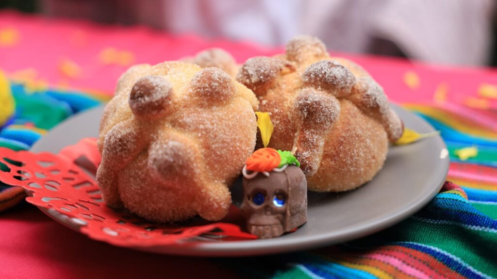 Con concursos de pan de muerto, Catrinas, Xantolo y conciertos concluye el 19º Festival de Día de Muertos San Juan del Río 2025