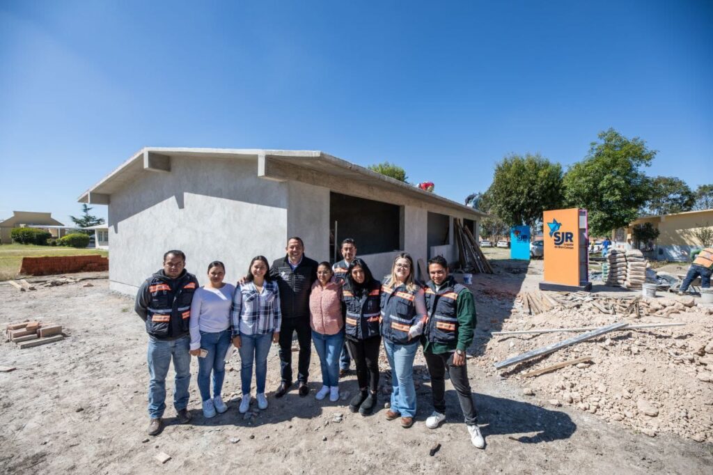 Supervisa Roberto Cabrera obras educativas y de movilidad que representan una inversión de más de 14.7 mdp