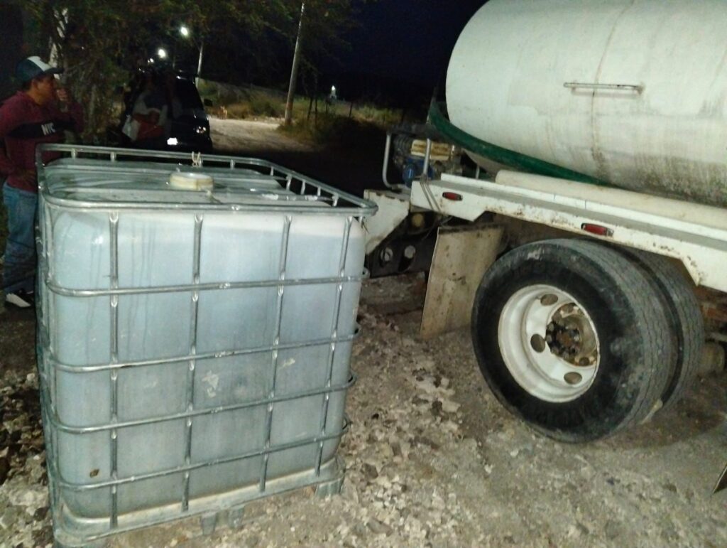 Dos vehículos salen del camino en Paseo Centenario del Ejército Mexicano; autoridades piden extremar precauciones