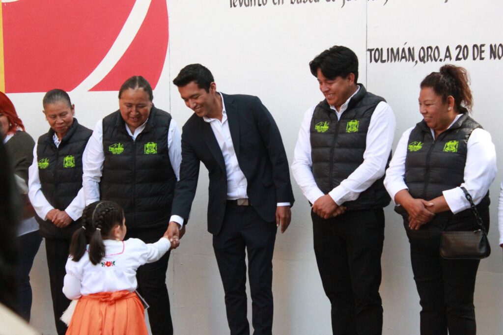 Presidente Municipal de Tolimán encabeza desfile conmemorativo por el 115 aniversario de la Revolución Mexicana