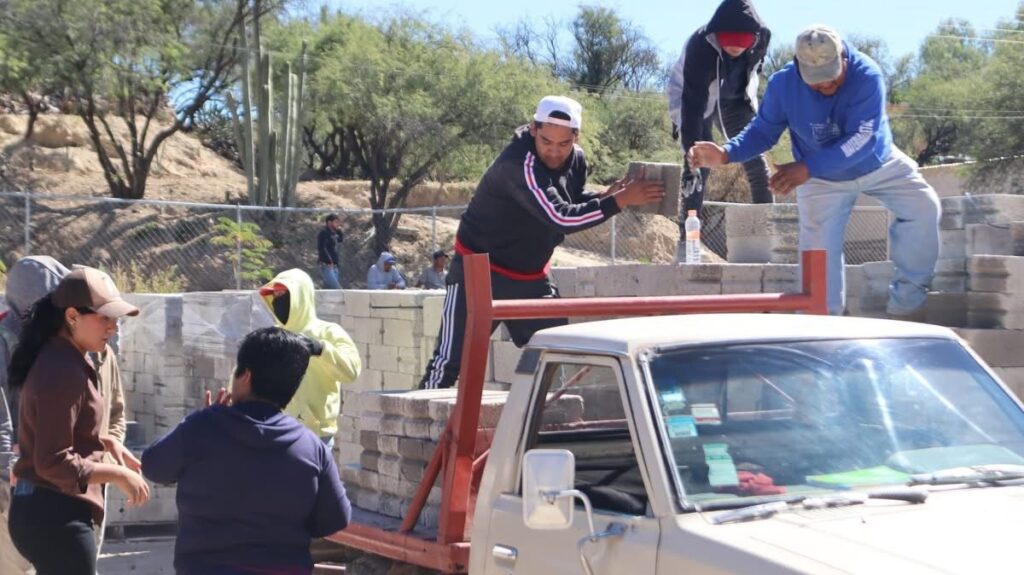 Tolimán entrega apoyos para mejoramiento de vivienda