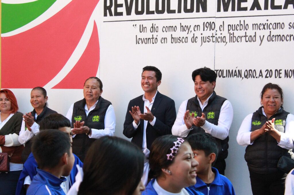 Presidente Municipal de Tolimán encabeza desfile conmemorativo por el 115 aniversario de la Revolución Mexicana