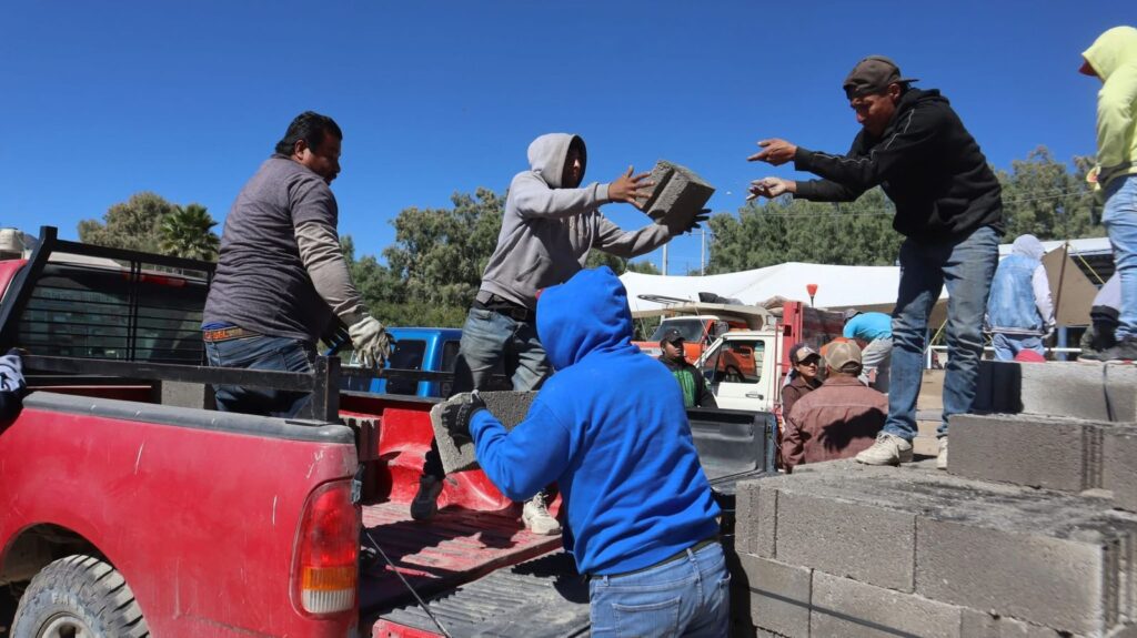 Tolimán entrega apoyos para mejoramiento de vivienda
