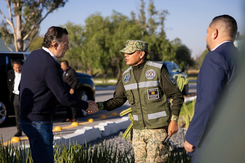 Se reúne Gobernador con responsables del proyecto del Tren México - Querétaro