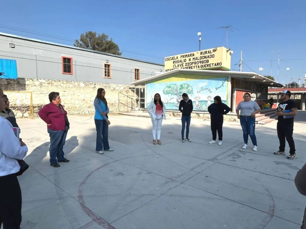 Sostienen diálogo autoridades estatales y comunidad escolar de Vizarrón