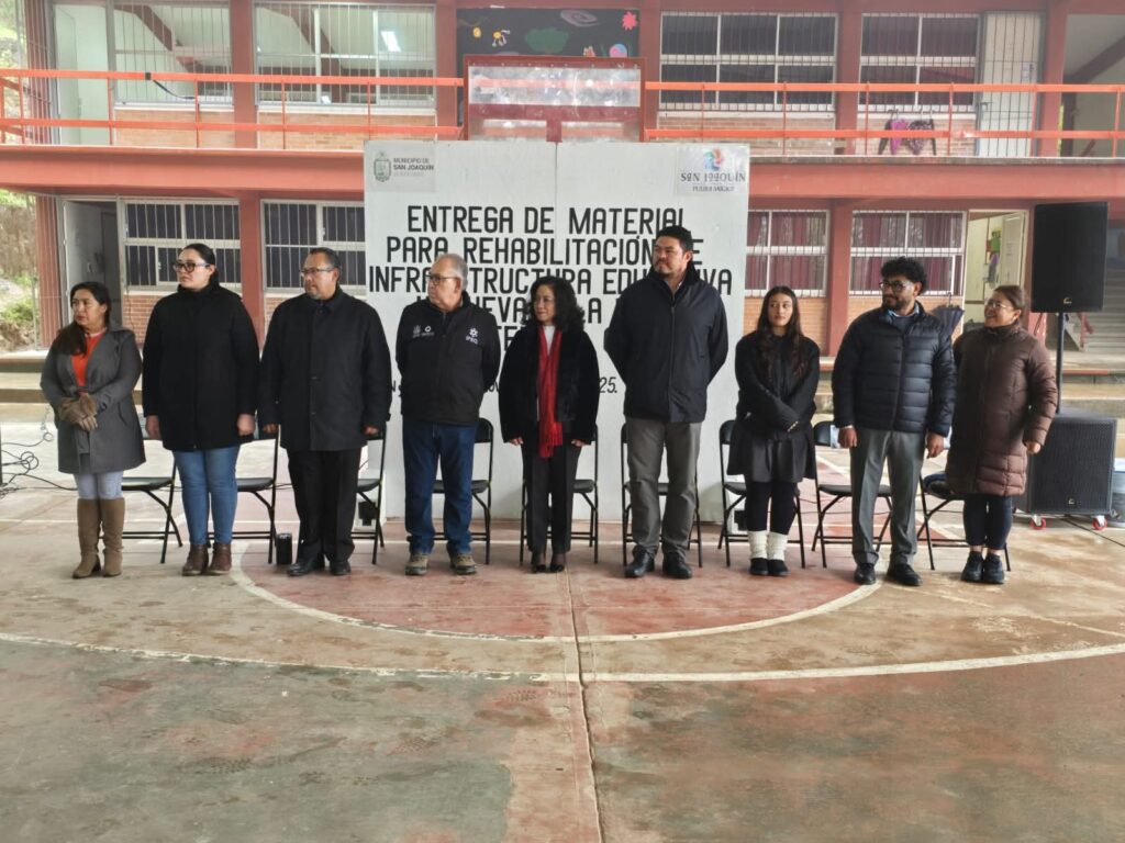Entregan nueva aula equipada en COBAQ Plantel 14 de San Joaquín
