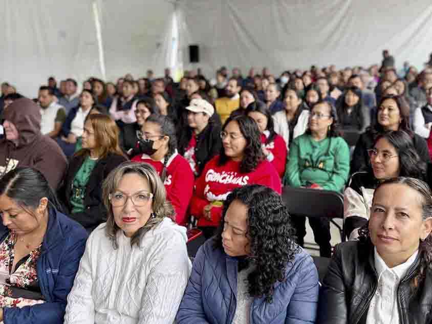 Realiza USEBEQ tradicional Concurso de Piñatas Navideñas
