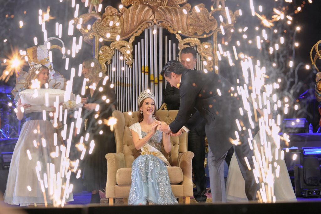 Acude Felifer Macías a la Ceremonia de Coronación de S.M. “Fátima I”, Reina de las Fiestas de Querétaro 2025