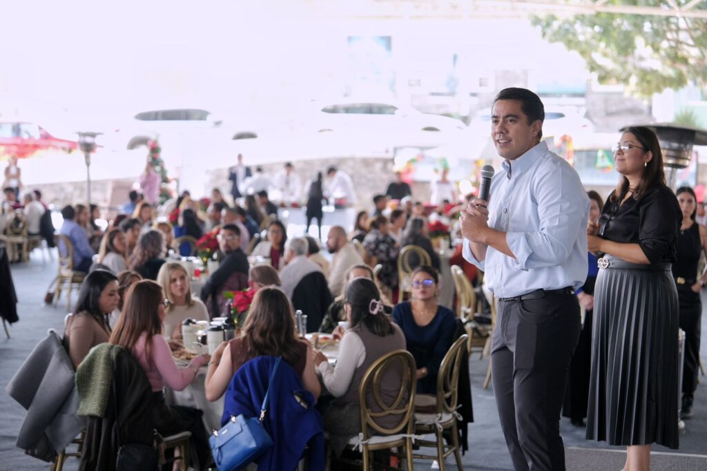 Trabajadores del DIF, el corazón más sensible y humano del gobierno municipal: Felifer Macías