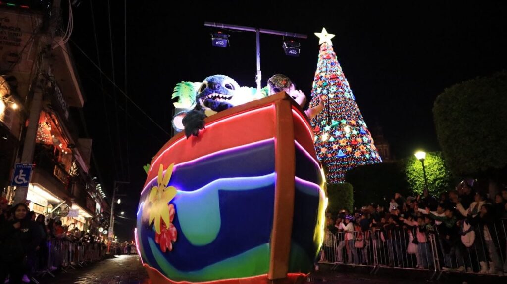 Más de 20 mil sanjuanenses disfrutaron del Desfile Navideño del Festival Alegría en San Juan del Río